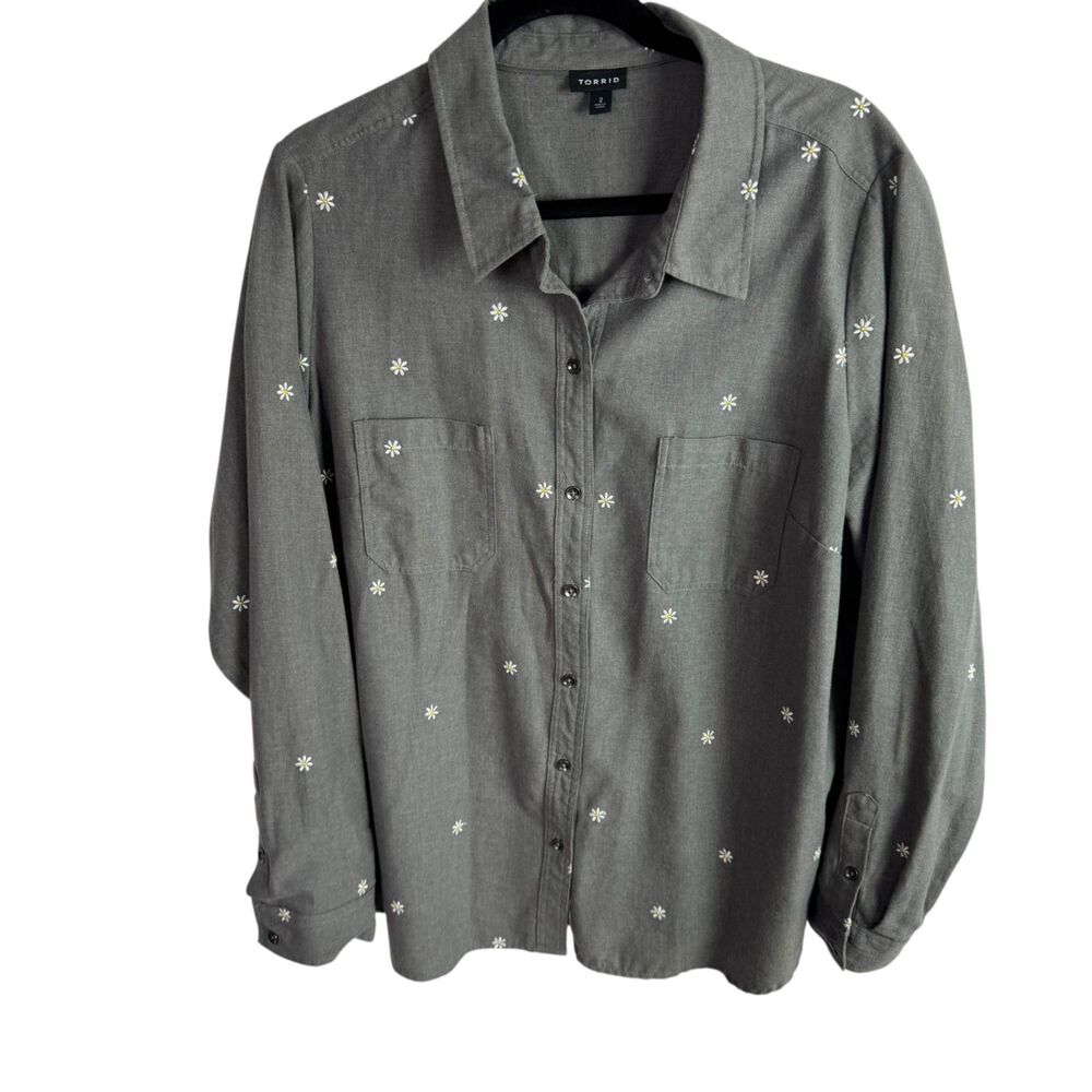 Torrid Women's Button Up Shirt Size 2/2X Gray Embroidered Floral Daisies